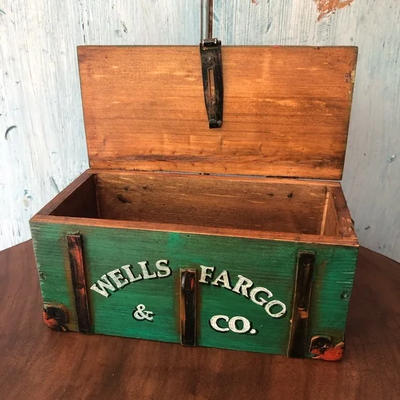 Mini Wells Fargo & Co. green trunk with nailed wooden trim & little metal latch - Picture 8 of 11
